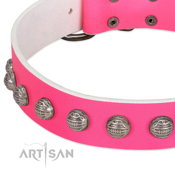 Easy wearing natural leather dog collar with fashionable decorations